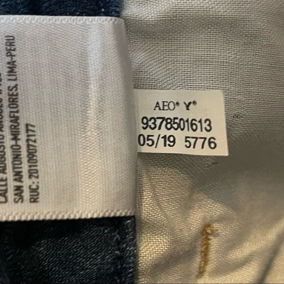 American Eagle Curvy Hi-Rise Shortie Distressed Shorts - Picture 14 of 14